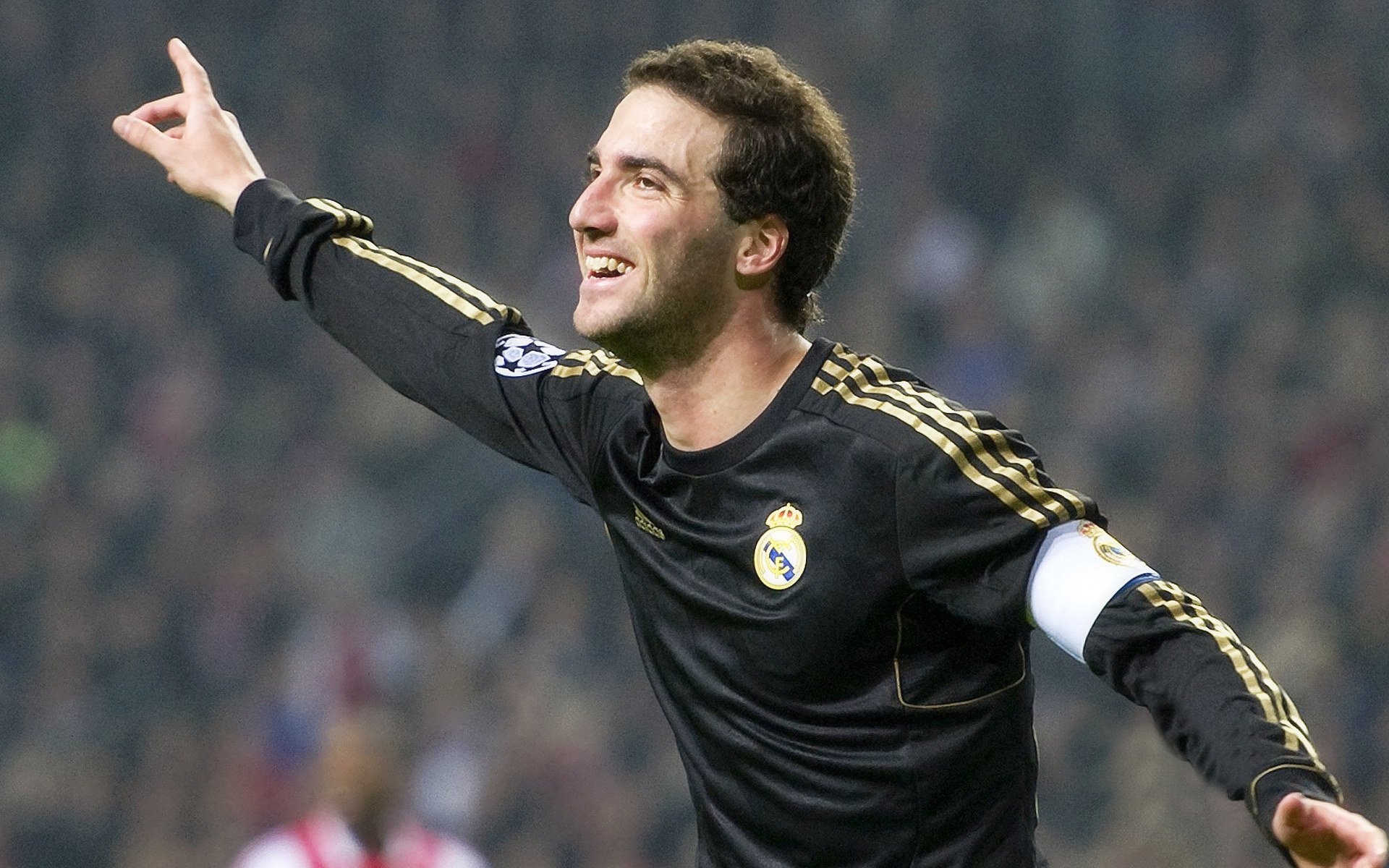 德罗巴与90激战DWG分钟，爆冷胜负难料！萨拉赫焦点对战赛场气氛高涨