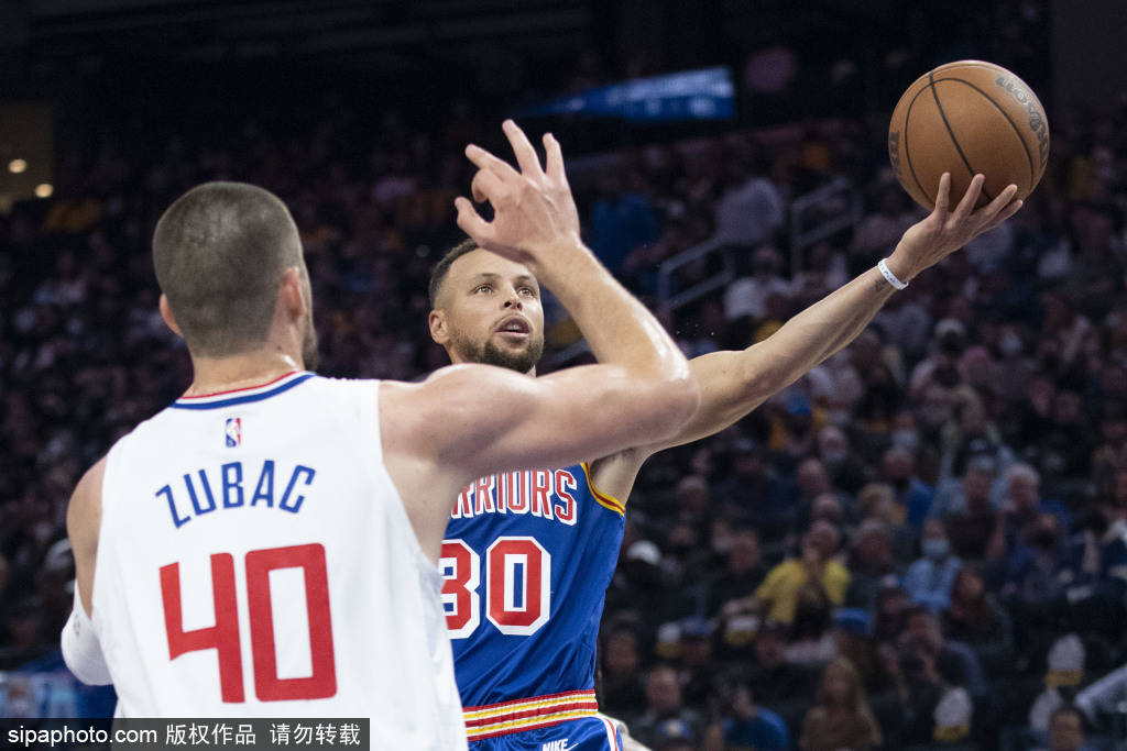 金州勇士常规赛险胜波士顿凯尔特人，内马尔砍下4记关键球，全场沸腾的简单介绍